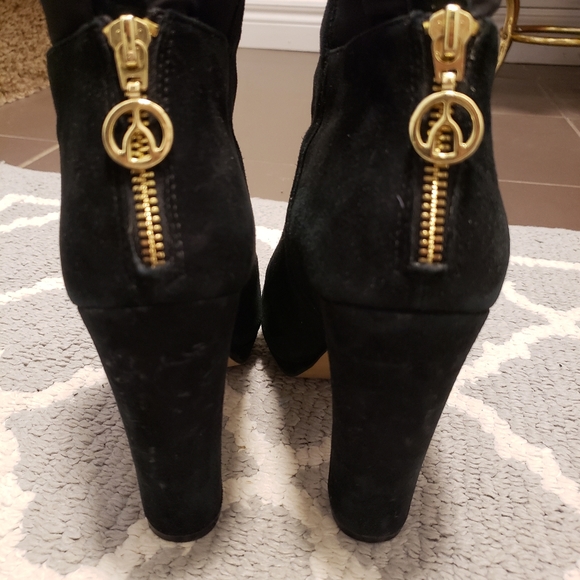 Browns Wishbone Black Suede Bootie, Platform with Gold Detail Size 8 - Picture 5 of 11
